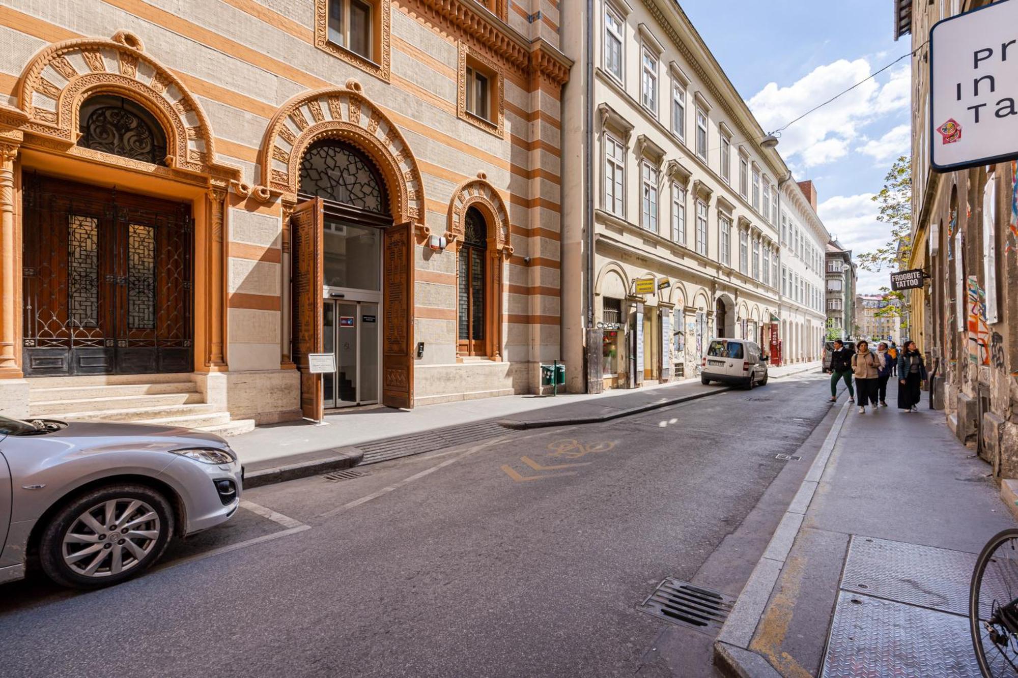 R10- Boutique Apartments, Location. By Bqa Apartmán